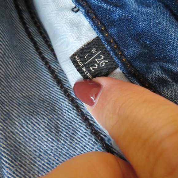 Abercrombie & Fitch - Jean Shorts Distressed Size 26 - Picture 3 of 4